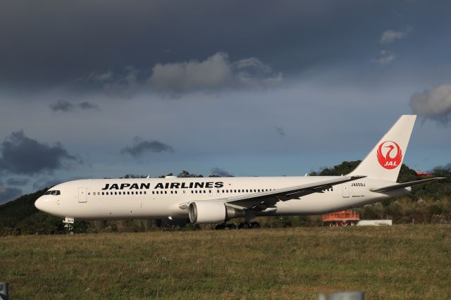 BOEING 767-300 (JA659J) - October 07, 2023:HKD-HND.