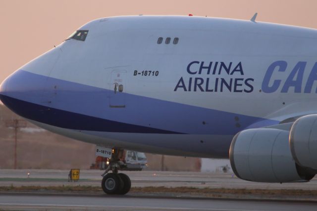 Boeing 747-400 (B-18710)