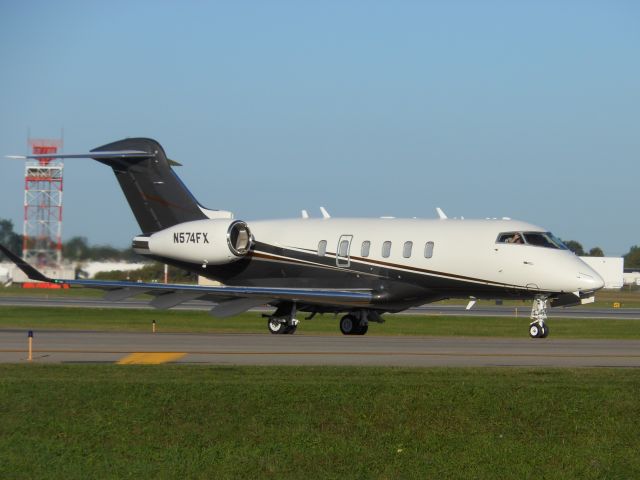 Bombardier Challenger 300 (N574FX)