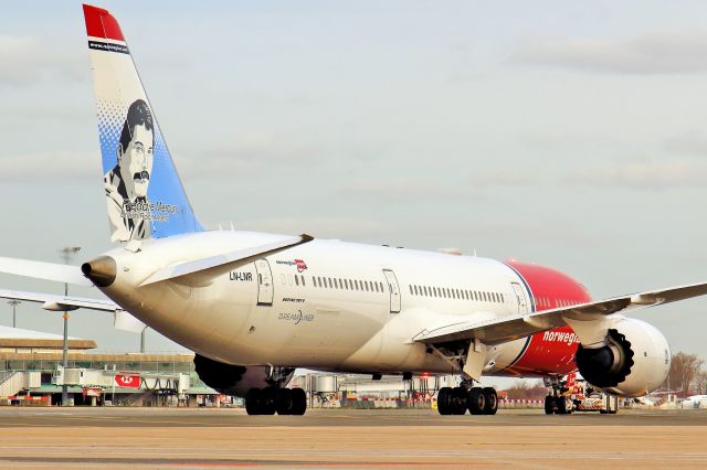 Boeing 787-9 Dreamliner (LN-LNR) - In rolling .One Terminal