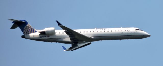 Canadair Regional Jet CRJ-700 (N516LR) - Minutes before landing, summer 2019.