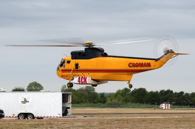 Sikorsky Sea King (N624CK) - "4 Charlie Kilo" arriving to the Mineral Wells Airport. This beautiful 1964 S-61A is one of a handful of aerial firefighting assets being utilized against the nearby Dempsey Fire. What an absolute treat to see the civilian version of the venerable Sea King still being used for good in 2022!