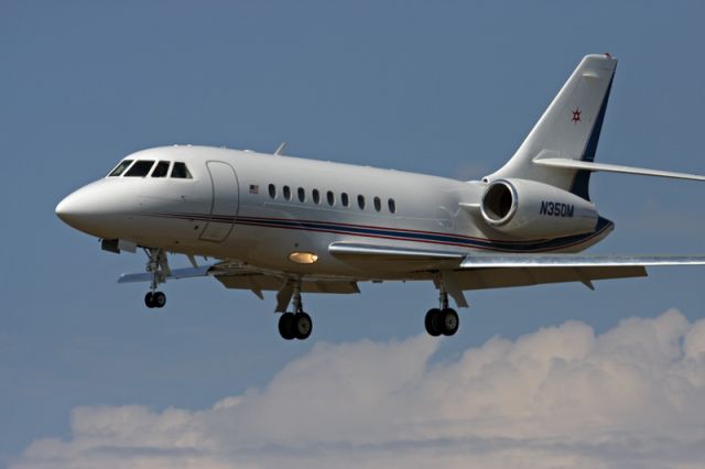 Dassault Falcon 2000 (N350M) - Landing at Santa Barbara Airport