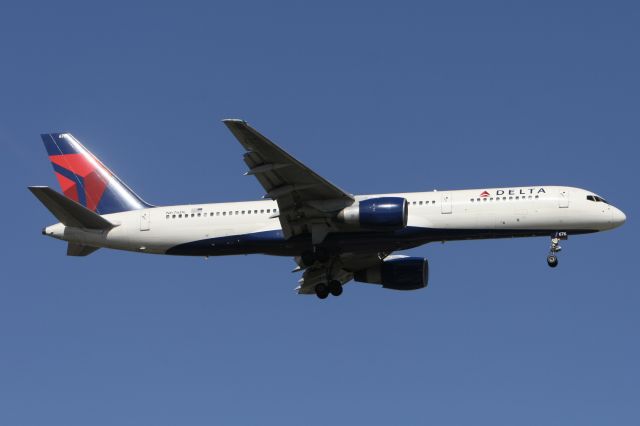 Boeing 757-200 (N676DL) - March 27, 2011 - arrived Detroit 