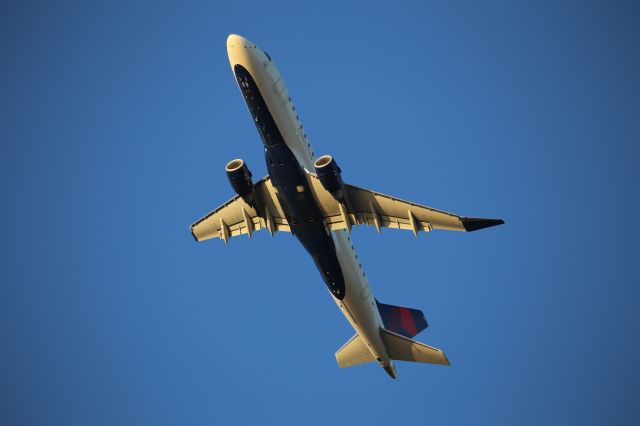 Embraer 175 —