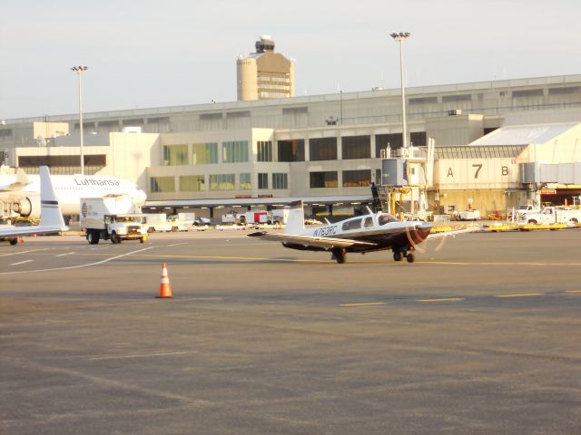 Mooney M-20 Turbo (N763RC)