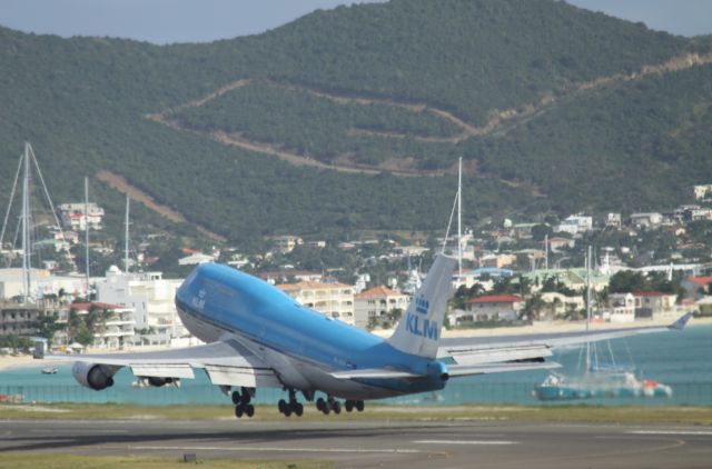 Airbus A330-300 (PH-BFA)