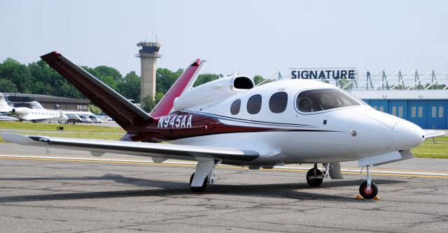 Cirrus Vision SF50 (N945AA)