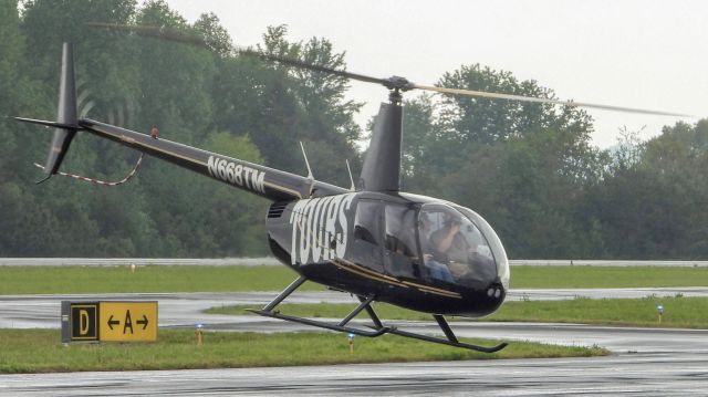 Robinson R-44 (N668TM)