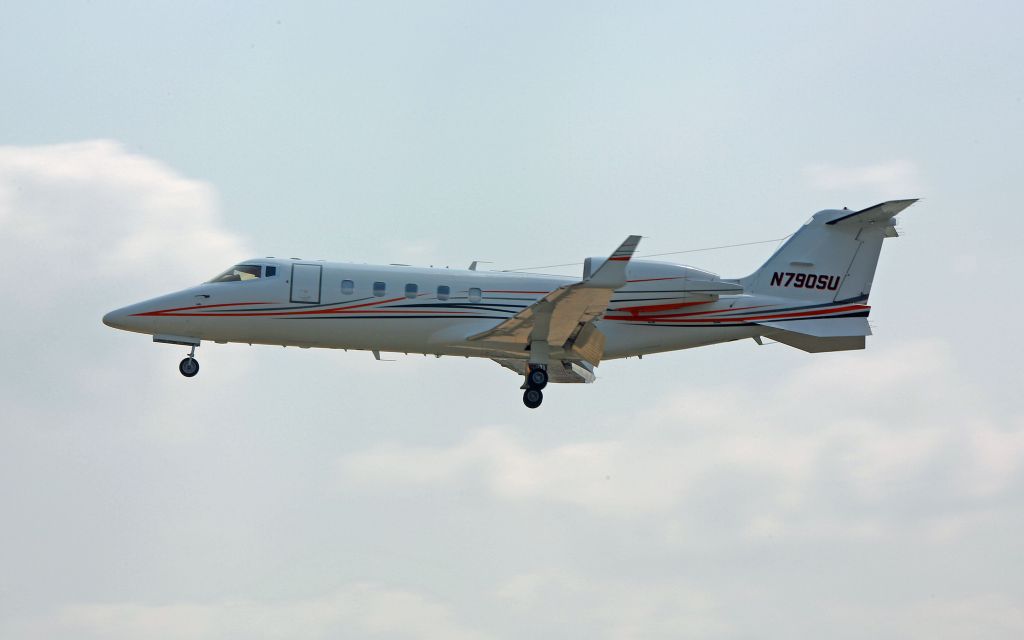 Learjet 60 (N790SU)