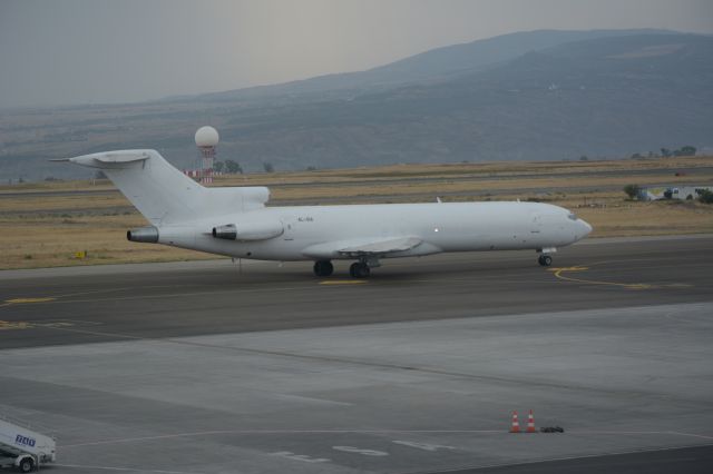 Boeing 727-100 (4L-SIA)