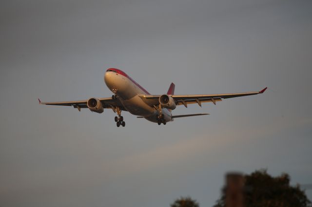 Airbus A330-200 (N974AV)