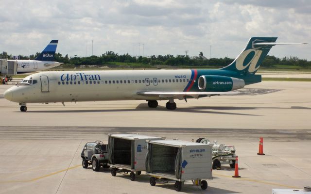 Boeing 717-200 (N928AT) - AirTran 717-231 N928AT at FLL on Oct 5, 2009.