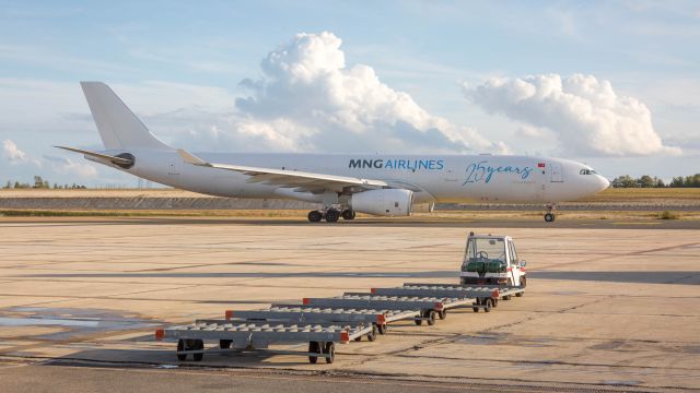 Airbus A330-300 (TC-MCM)