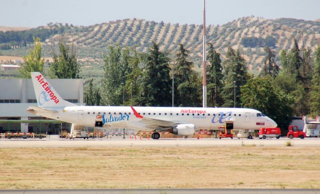 Embraer ERJ-190 (EC-LKX)