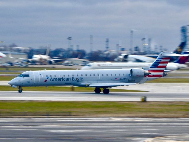 Canadair Regional Jet CRJ-700 (N723PS)