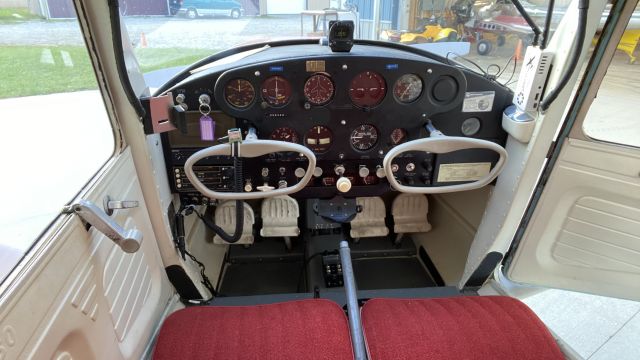Cessna Commuter (N5802E) - Cockpit Interior, has since upgraded nav radio