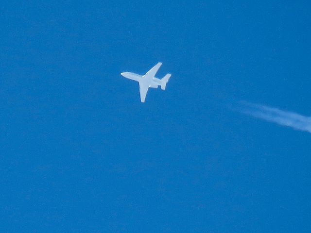Hawker 800 (N543LF)