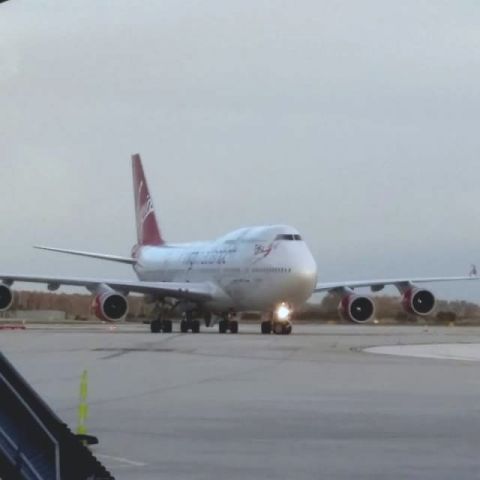 Boeing 747-400 (G-VAST)