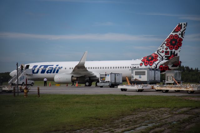 Boeing 737-800 (N806SY)