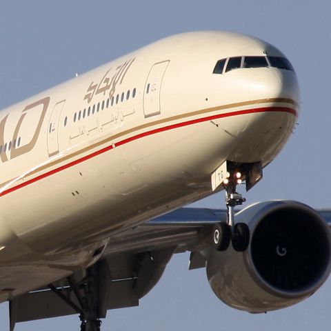 BOEING 777-300 (A6-ETG) - Oct. 8, 2011 - short final for 14R