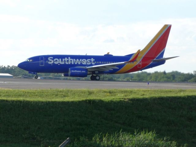 Boeing 737-700 (N7711N)