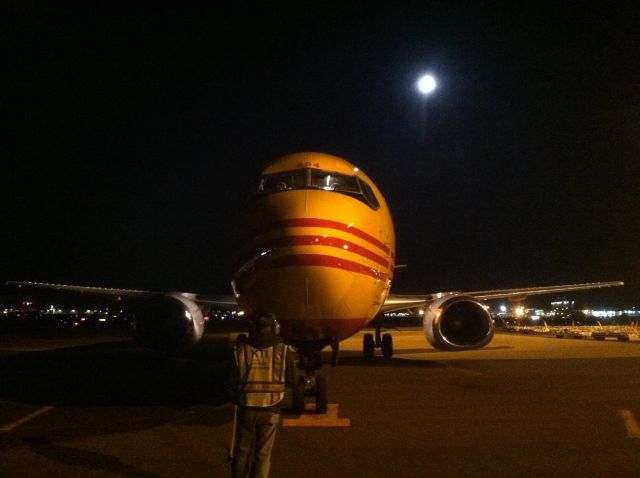 BOEING 737-400 (N494SA) - Ready for engine start.