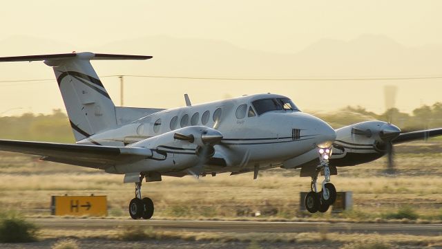 Beechcraft Super King Air 200 (N532SW) - Another morning takeoff boys!