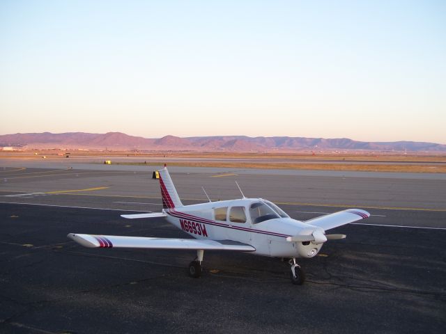 Piper Cherokee (N6693W)