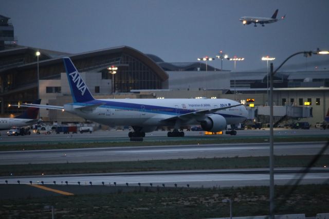 BOEING 777-300ER (JA777A)