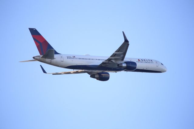 Boeing 757-200 (N689DL)