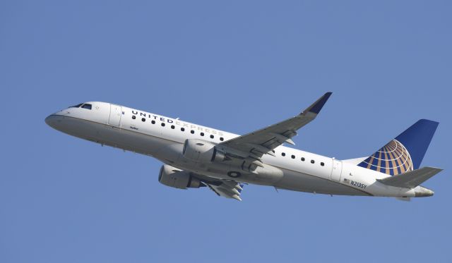 Embraer 175 (N213SY) - Departing LAX