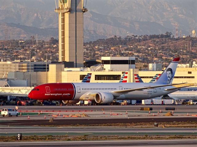 Boeing 787-9 Dreamliner (G-CKNA)