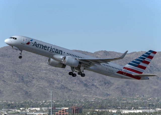 Boeing 757-200 (N207UW)