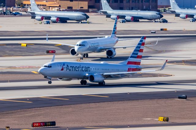 Boeing 737-800 (N337PJ) - American Airlines 737-800 taking off from PHX on 11/28/22. Taken with a Canon 850D and Tamron 70-200 G2 lens.