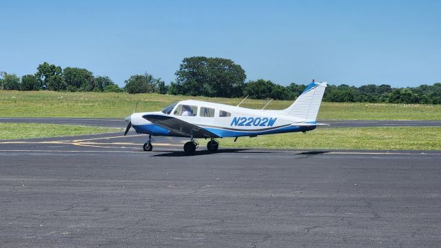 Piper Cherokee (N2202W)
