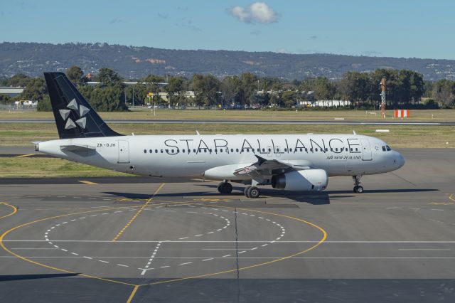 Airbus A320 (ZK-OJH) - Hideous livery I think. These alliance liveries dont have any visual appeal.