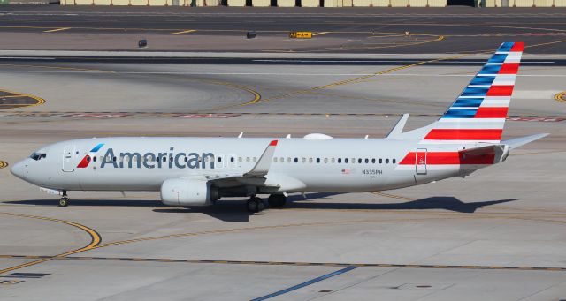 Boeing 737-800 (N335PH)