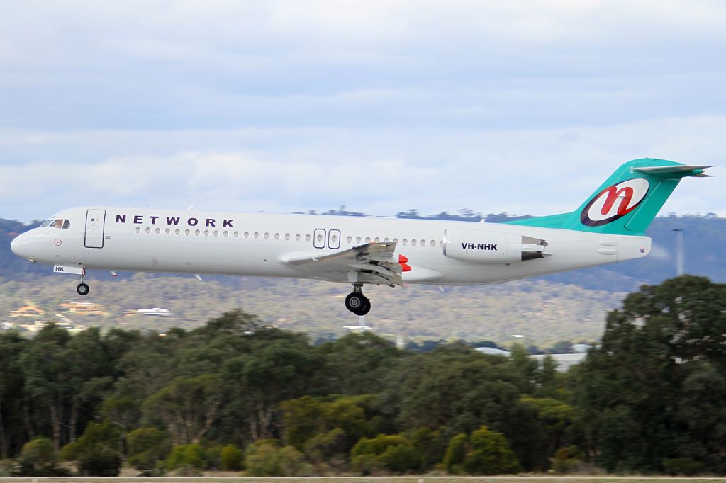 Fokker 100 (VH-NHK)