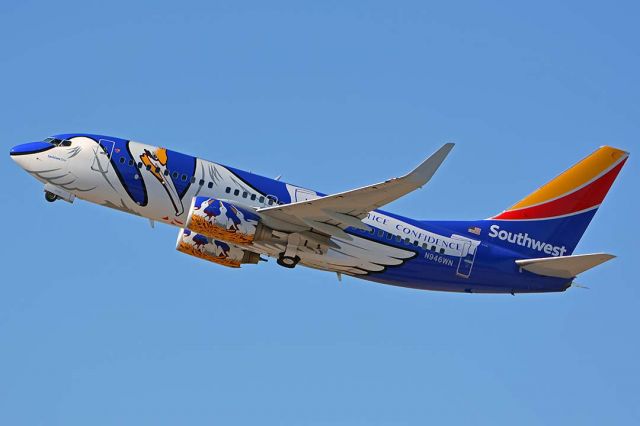 Boeing 737-700 (N946WN) - Southwest Boeing 737-7H4 N946WN Louisiana One at Phoenix Sky Harbor on May 25, 2018.