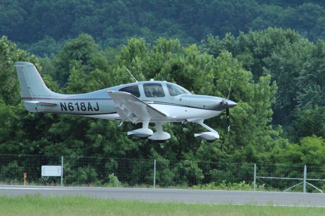 Cirrus SR-22 (N618AJ) - Arriving 2018 CPPP Williamsport Regional