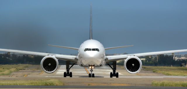 BOEING 777-300 (B-16701)