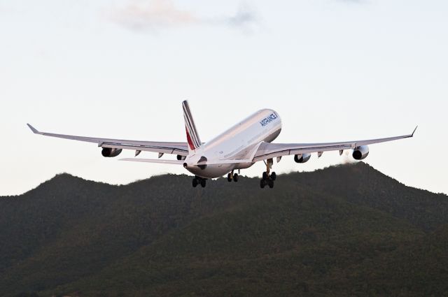 Airbus A340-300 (F-GLZN)