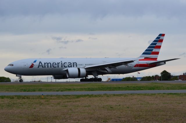 Boeing 777-200 (N780AN) - Arriving runway 18L  at KCLT - 3/21/28