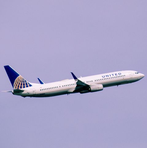 Boeing 737-900 (N68817)