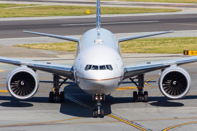 BOEING 777-300ER (N2243U)