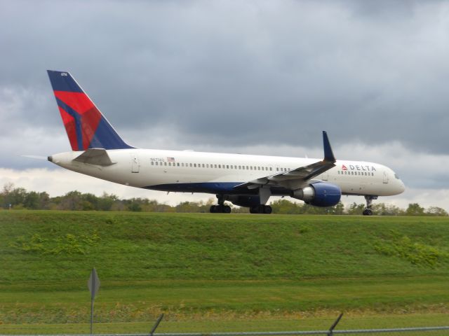 Boeing 757-200 (N6714Q)