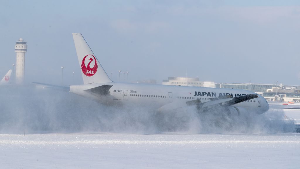 Boeing 777-200 (JA772J) - Japan Airlines [JL/JAL] / Boeing 777-246br /Jan.07.2018 New Chitose Airport [CTS/RJCC] JAPAN