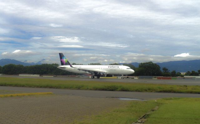 Airbus A320 (N527VL)