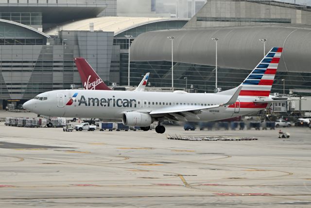 Boeing 737-800 (N899NN)